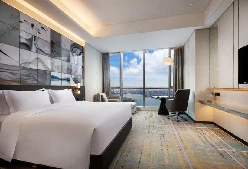 Номер Deluxe, Wyndham Grand Suzhou Fenhu