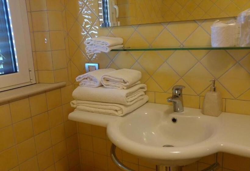 Семейный Номер, Vistazzurra B&b