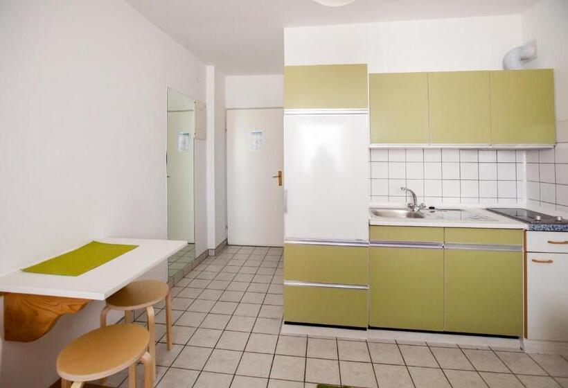 Студия Стандарт, Friendly People's Guest House
