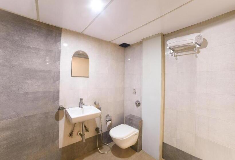 Трехместный Номер Deluxe, Grandeur Near Mumbai International Airport