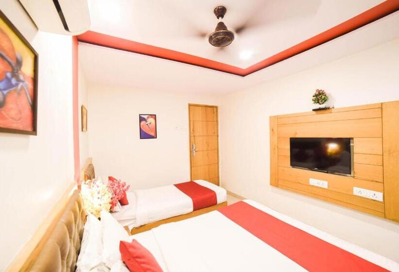 Трехместный Номер Deluxe, Grandeur Near Mumbai International Airport