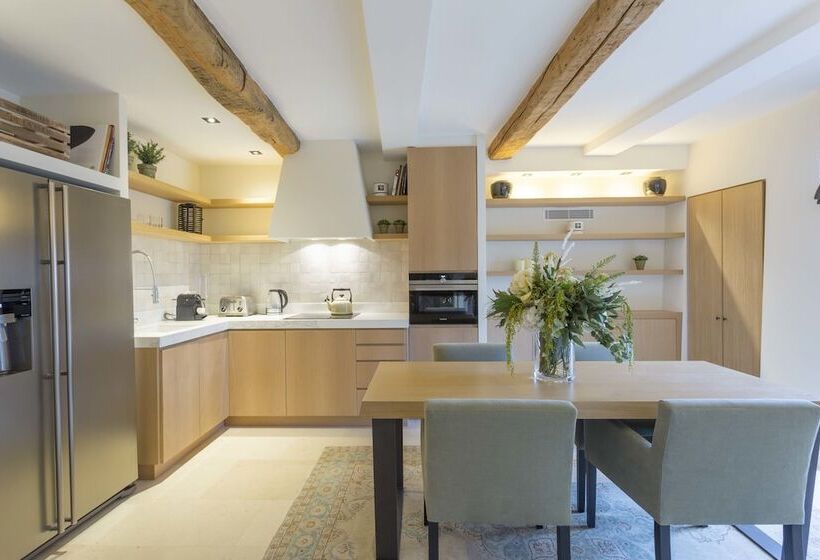 Люкс, Mougins Luxury Retreats