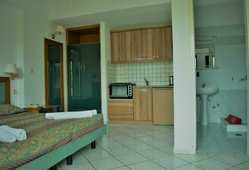 스탠다드 스튜디오, Oula Maisonettes
