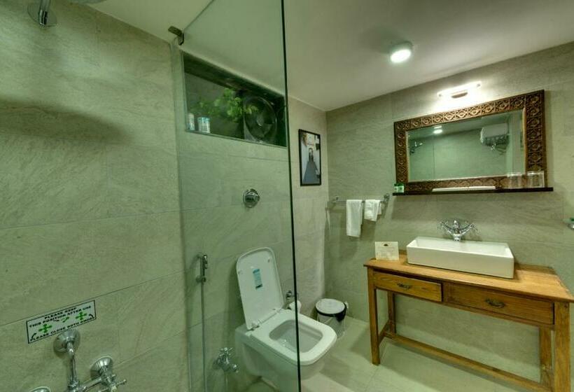 اتاق اجرایی با تخت بزرگ, Welcomheritage Mani Mansion