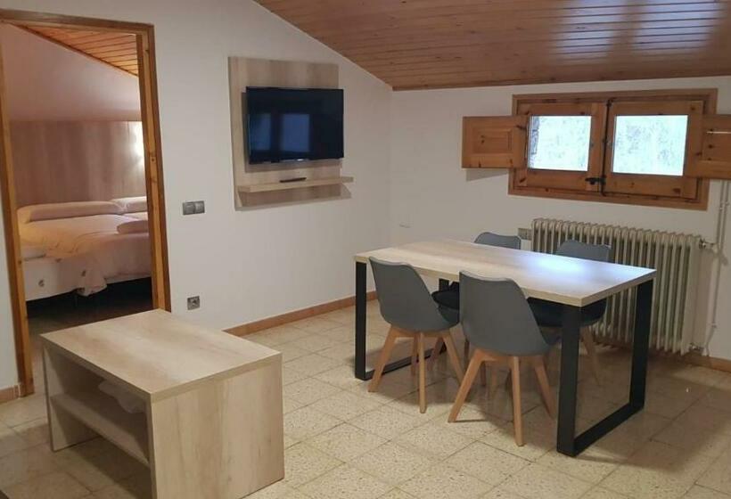 Студия Стандарт, Hostal La Cabanya