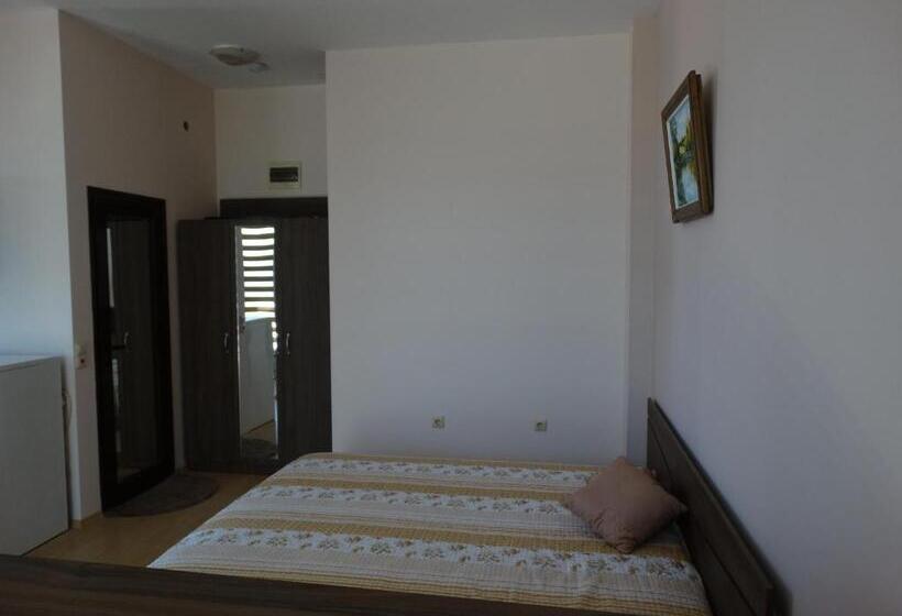 إستديو قياسى مطل على الحديقة, Chateau Del Marina Apart Complex