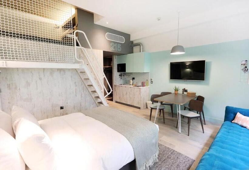Номер Мастер, Room2 Southampton Hometel