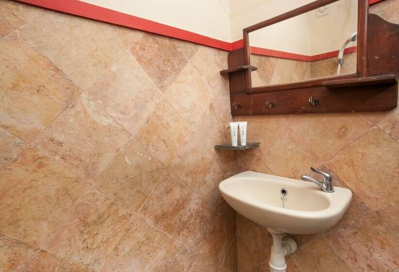 Номер Стандарт, Reddoorz Near Stasiun Kota Baru Malang