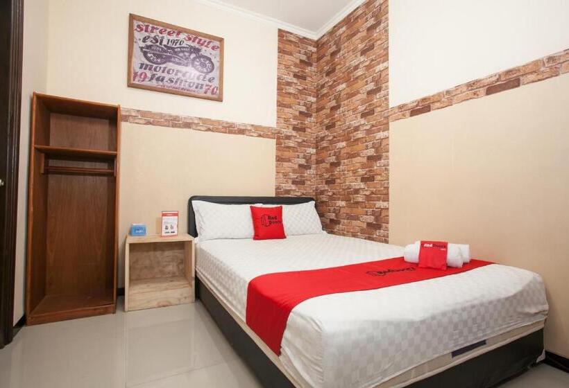 Номер Economy, Reddoorz Near Stasiun Kota Baru Malang