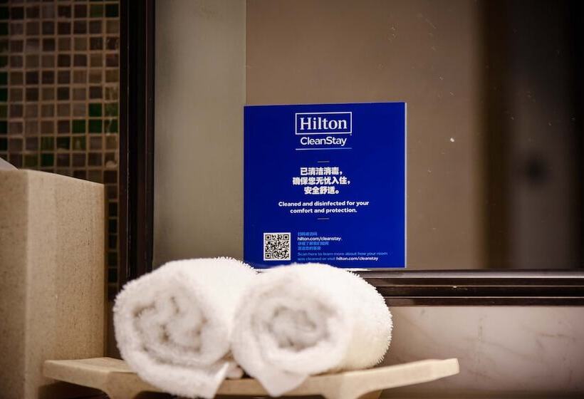 Номер Стандарт с Балконом, Doubletree By Hilton Qingdao Oriental Movie Metropolis