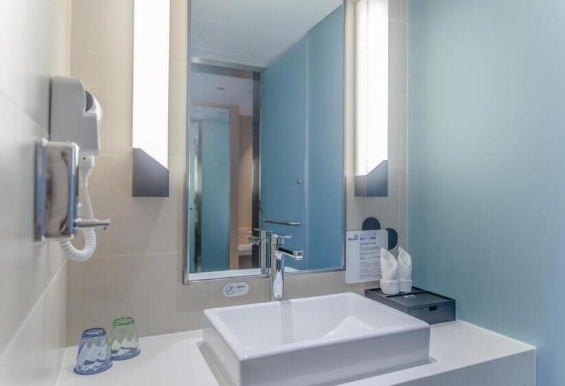 디럭스 룸 킹사이즈 침대, Holiday Inn Express Ya An City Center By Ihg