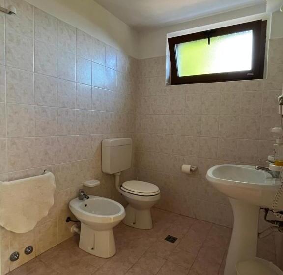 スタンダード４人部屋, Alloggio Agrituristico Ronchi Di Fornalis