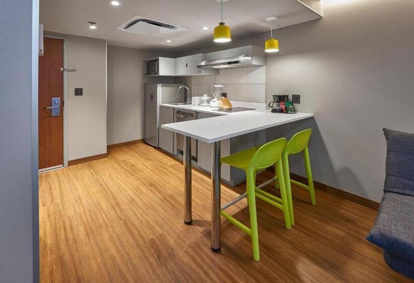 Люкс Кровать Кинг, City Express Suites By Marriott Cancún Aeropuerto