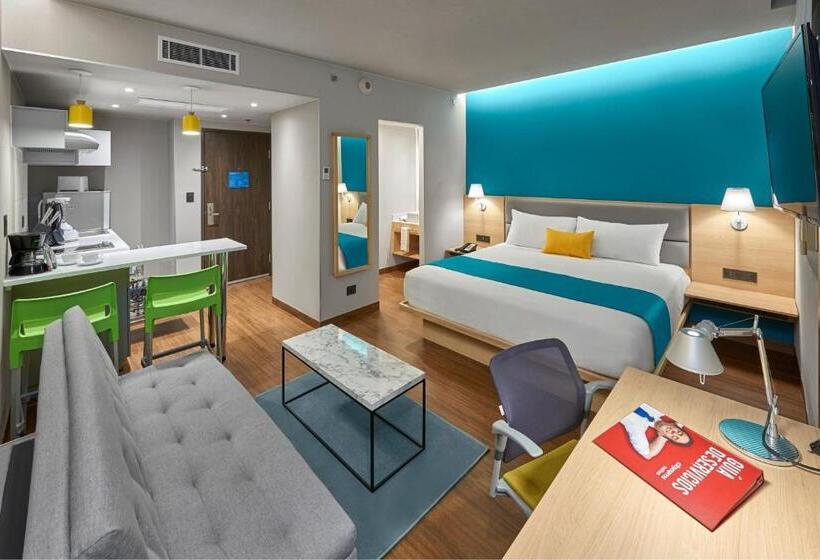 Люкс Кровать Кинг, City Express Suites By Marriott Cancún Aeropuerto
