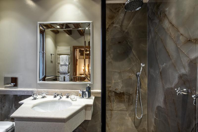 اتاق لوکس, The Ruma Hotel And Residences