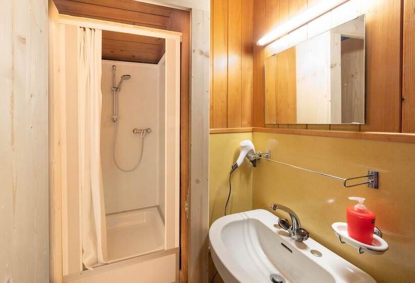 Номер Базовый Четырехместный Совместный Санузел, Lake Lodge Hostel