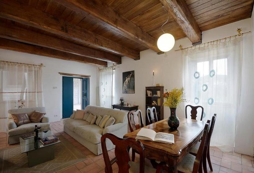 Люкс, Castello Di Postignano Relais