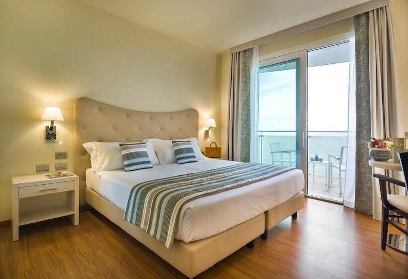 Номер Стандарт Вид на Море, Grand Hotel Pietra Ligure