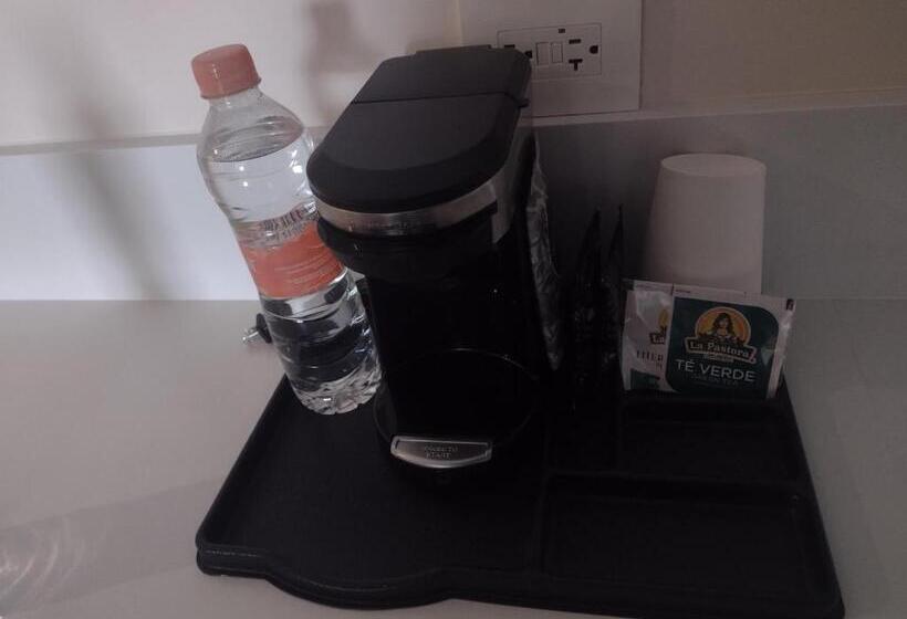 מיטת קינג בסוויטה, Holiday Inn & Suites   Aguascalientes, An Ihg