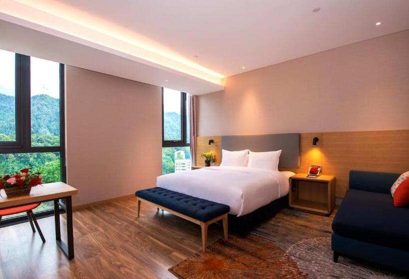 带大床的高级房间, Holiday Inn Express Luanchuan, An Ihg