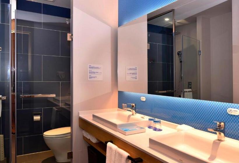 带大床的豪华间, Holiday Inn Express Luanchuan, An Ihg