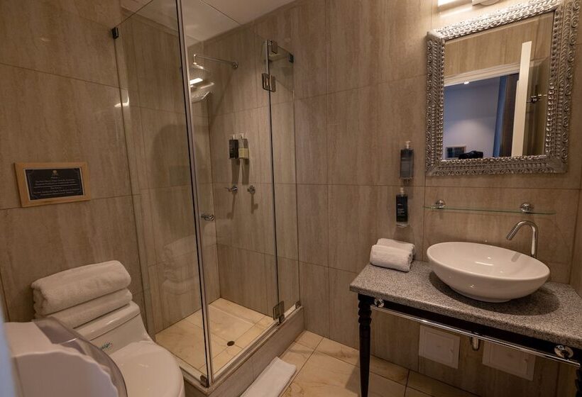 Quarto Triplo Estandar, Tariq Boutique