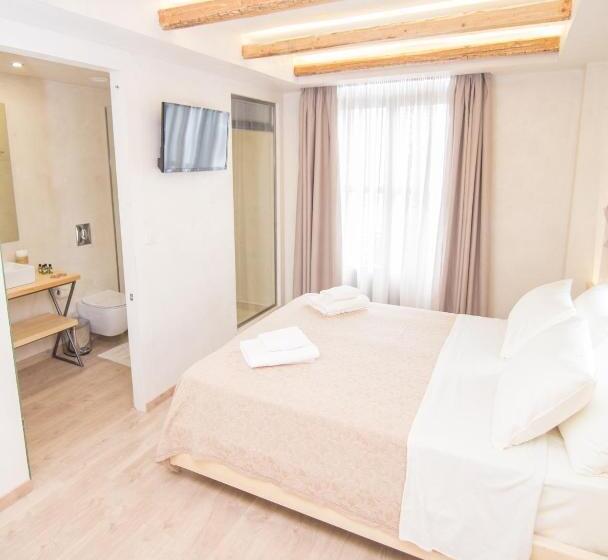Номер Deluxe с Балконом, Panellinion Luxury Rooms