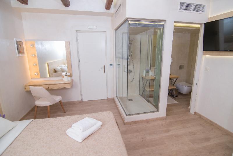 Номер Стандарт, Panellinion Luxury Rooms