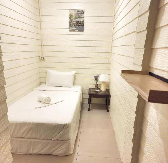 اتاق استاندارد یک نفره, Back Home Backpackers