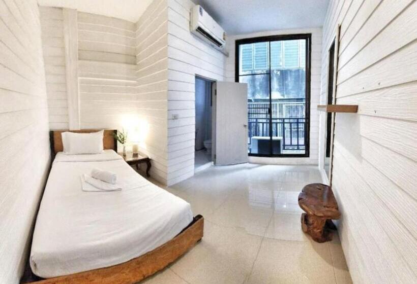 اتاق استاندارد یک نفره, Back Home Backpackers