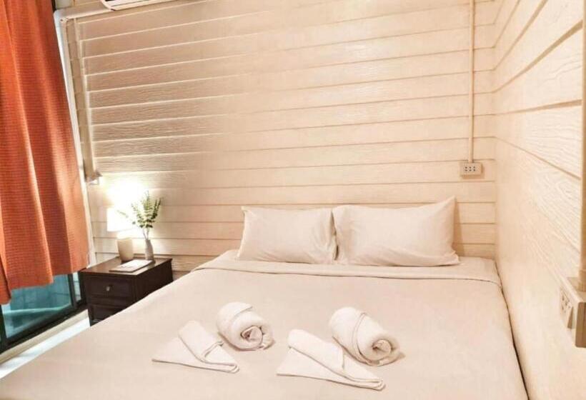 اتاق استاندارد, Back Home Backpackers