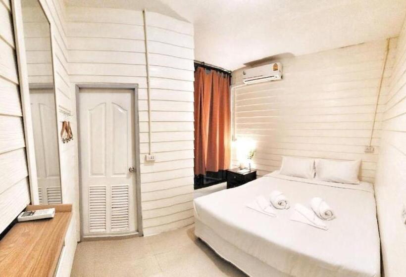 اتاق استاندارد, Back Home Backpackers