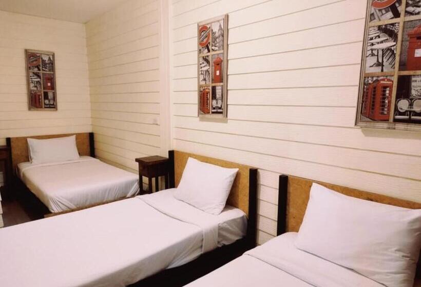 اتاق استاندارد سه نفره, Back Home Backpackers