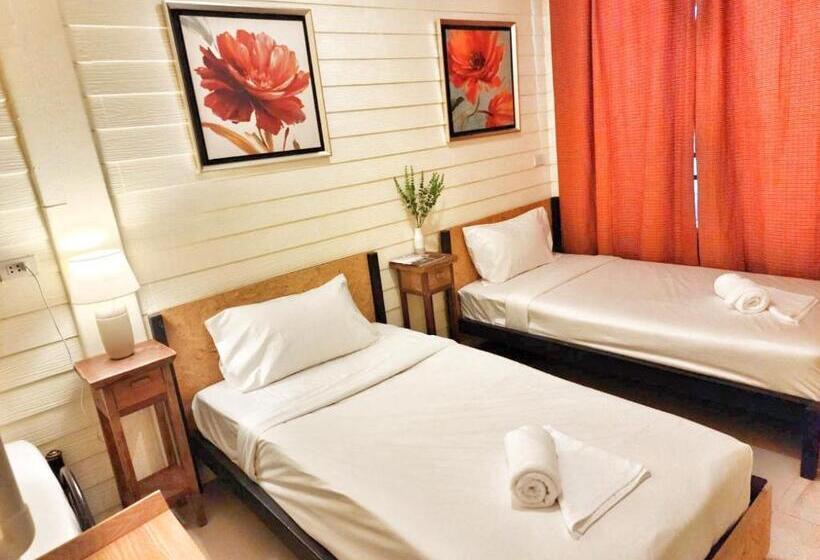 اتاق استاندارد سه نفره, Back Home Backpackers