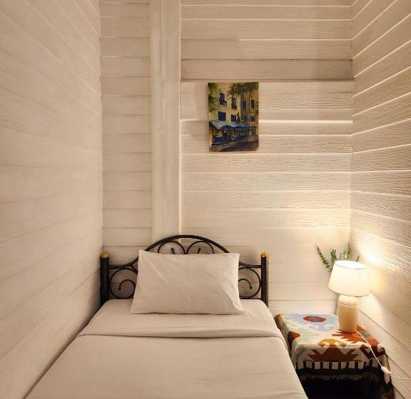 اتاق استاندارد یک نفره, Back Home Backpackers