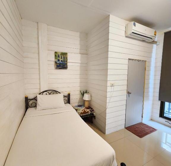 اتاق استاندارد یک نفره, Back Home Backpackers