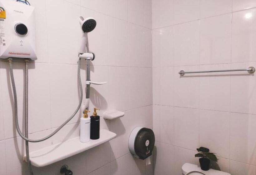اتاق استاندارد یک نفره, Back Home Backpackers