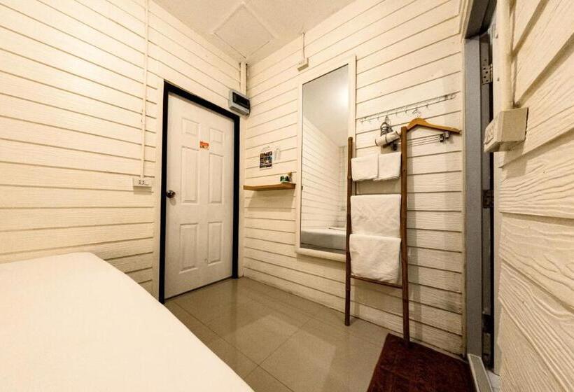 اتاق استاندارد, Back Home Backpackers