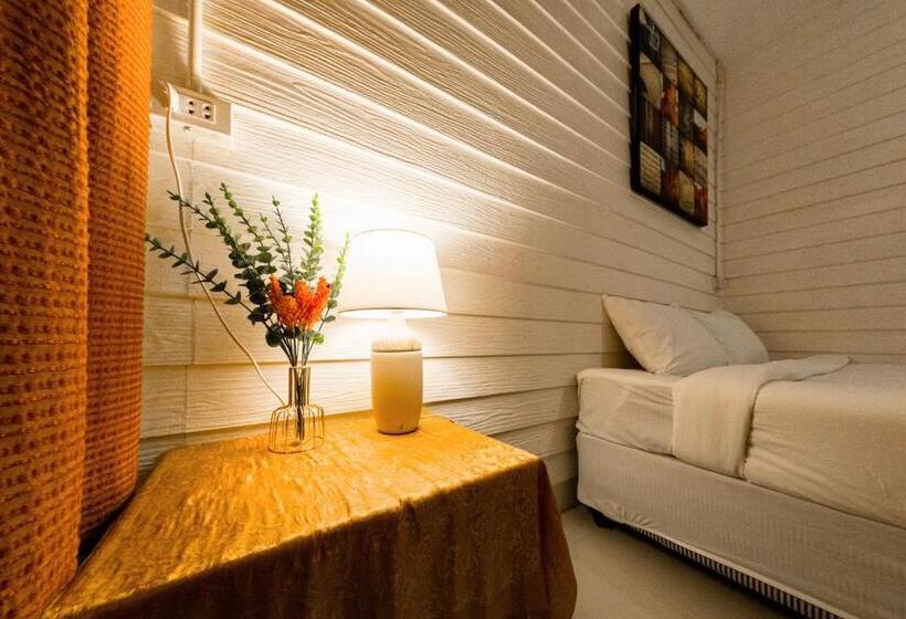 اتاق استاندارد, Back Home Backpackers