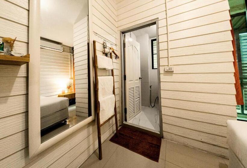 اتاق استاندارد, Back Home Backpackers