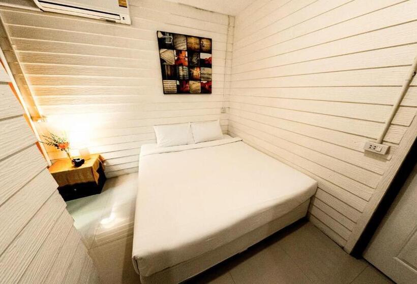 اتاق استاندارد, Back Home Backpackers