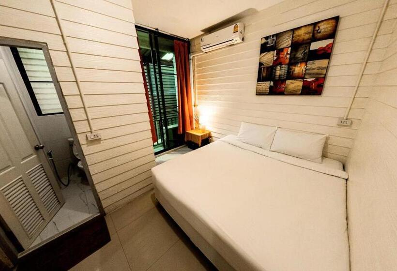 اتاق استاندارد, Back Home Backpackers