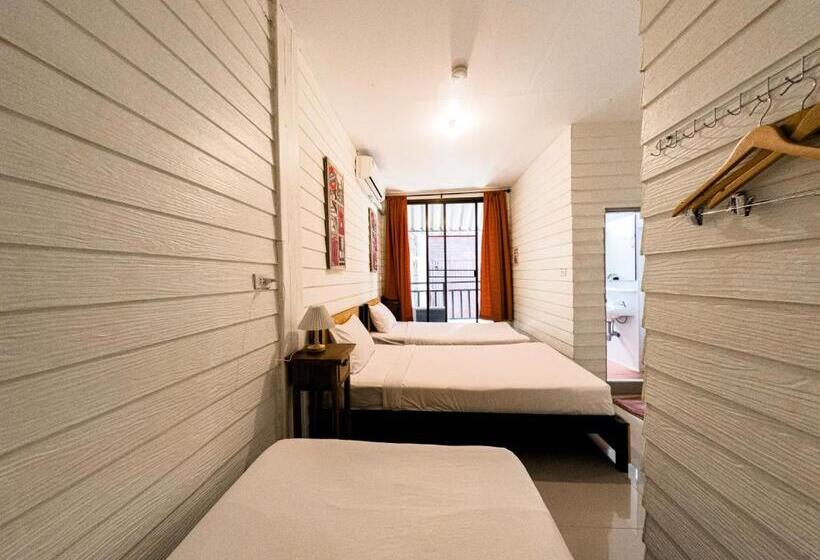 اتاق استاندارد سه نفره, Back Home Backpackers