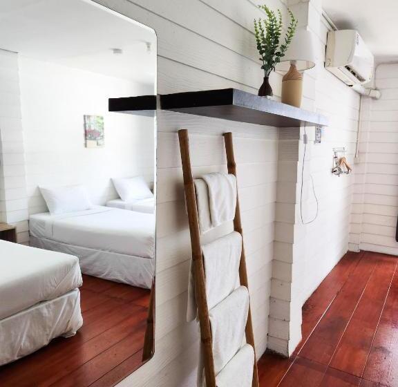 اتاق استاندارد سه نفره, Back Home Backpackers