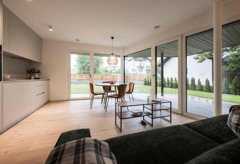 带2个卧室的公寓, Astor Apartments