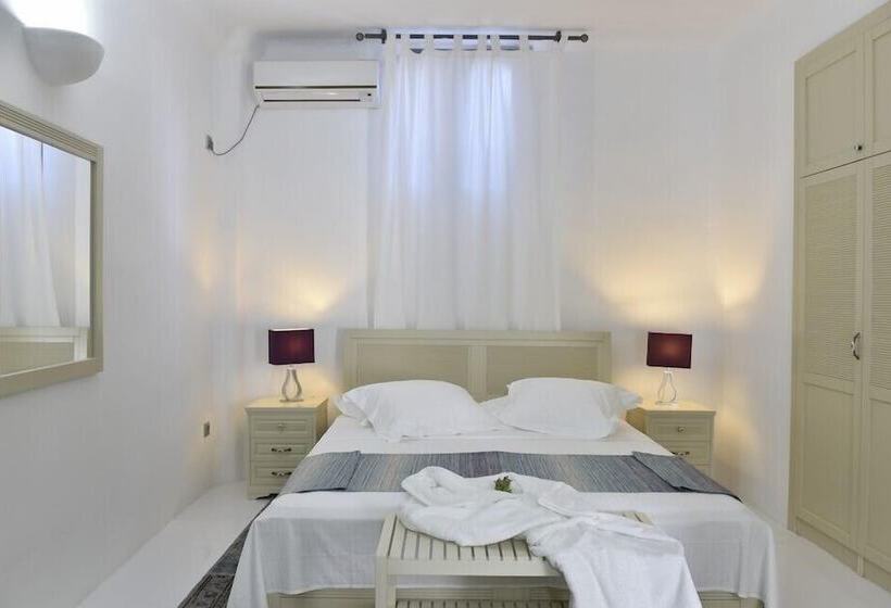 Вилла 3 Спальни с Бассейном, Naoussa Hills Boutique Resort  Adults Only
