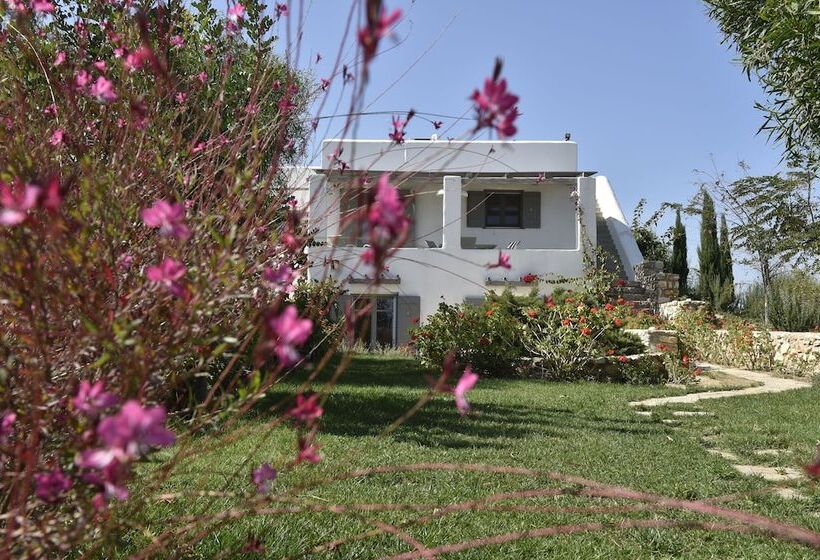 Вилла 3 Спальни с Бассейном, Naoussa Hills Boutique Resort  Adults Only