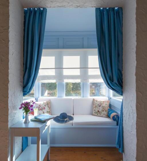 Quarto Deluxe, Moy