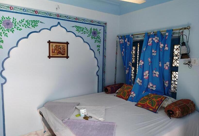 Quarto Deluxe, Bharatpur Palace