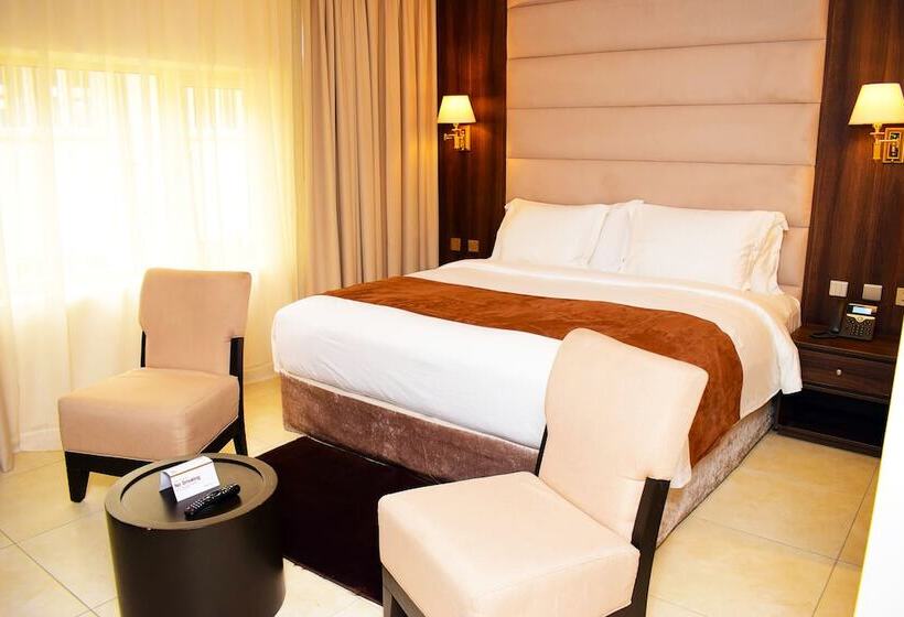 سوییت لوکس, Monty Suites & Golf